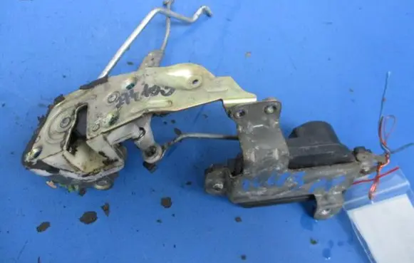 Mitsubishi Space Wagon Front door lock