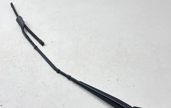 Peugeot 5008 II Front wiper blade arm 9810664980