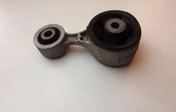 Honda CR-V Engine mount bracket 089007