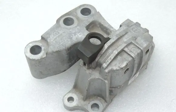 Jeep Renegade Engine mounting bracket 52030324052070967