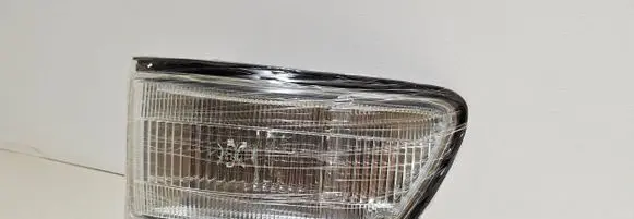 Toyota Corolla E90 Front indicator light 31833101B