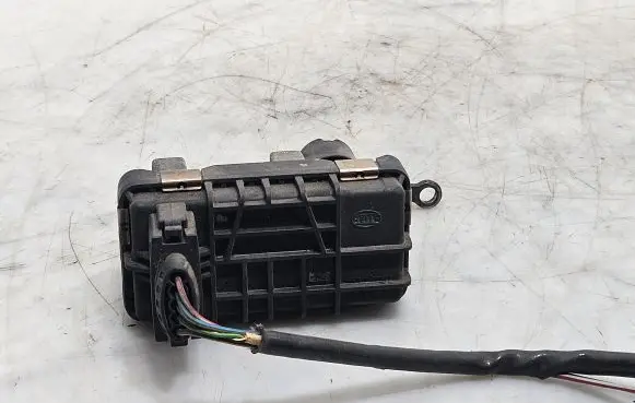 Audi A6 S6 C6 4F Turbo charger electric actuator 761963