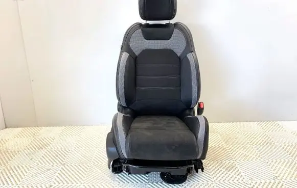 DS Automobiles 4 Front passenger seat 