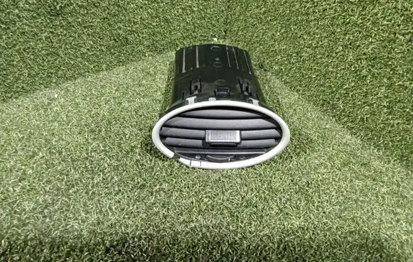 Ford Focus Dashboard side air vent grill/cover trim 4M51A014L21AD
