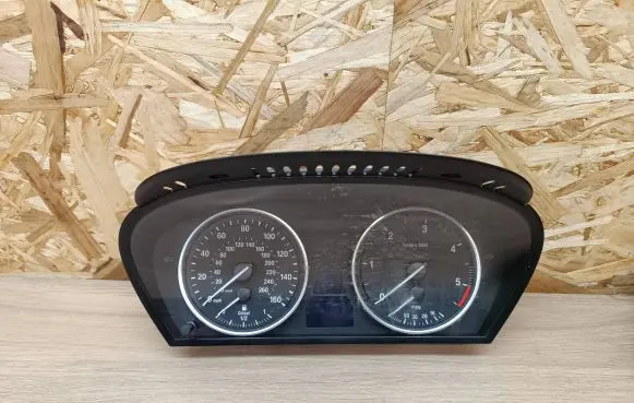 BMW 5 E60 E61 Speedometer (instrument cluster) 9153756