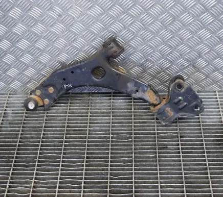 Volvo V40 Front lower control arm/wishbone AV613A262DA