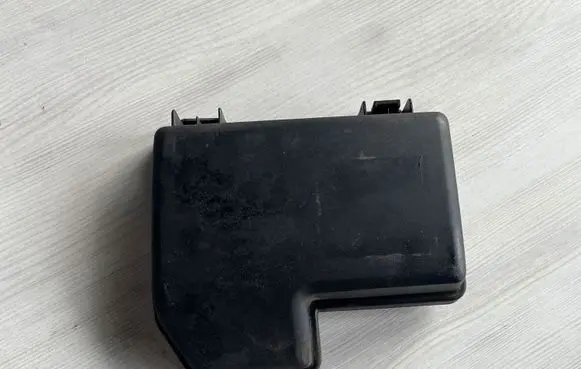 Volvo S60 Fuse box cover 8645259