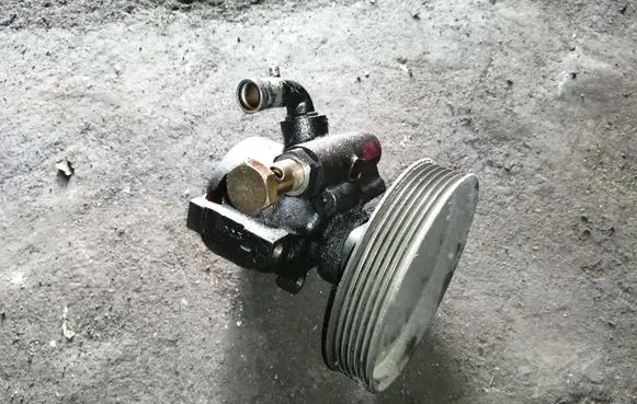 Alfa Romeo 156 Power steering pump 26064414FJ