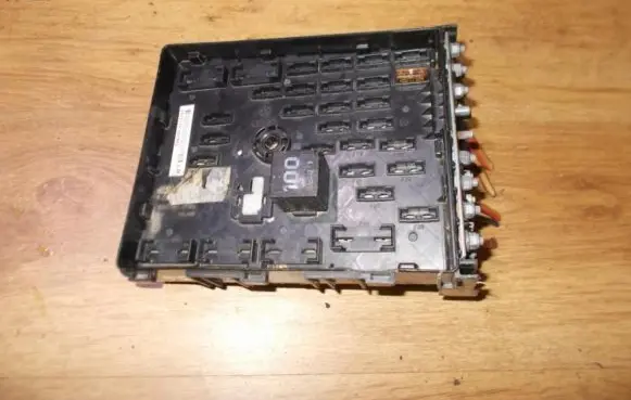 Volkswagen PASSAT B6 Fuse box set 3c0937125