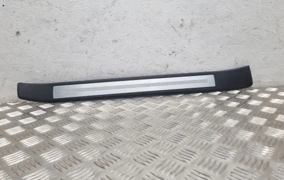 Seat Exeo (3R) Front sill trim cover 8E0853373P