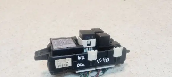 Volvo S40, V40 Fuse module 30889989 0K130040