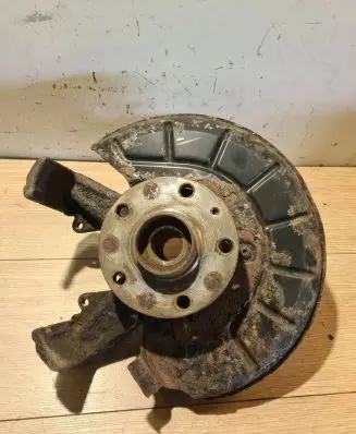 Volkswagen Golf VI Front wheel hub spindle knuckle