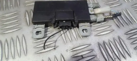 Mercedes-Benz E W210 Antenna control unit 2108200789 aar526