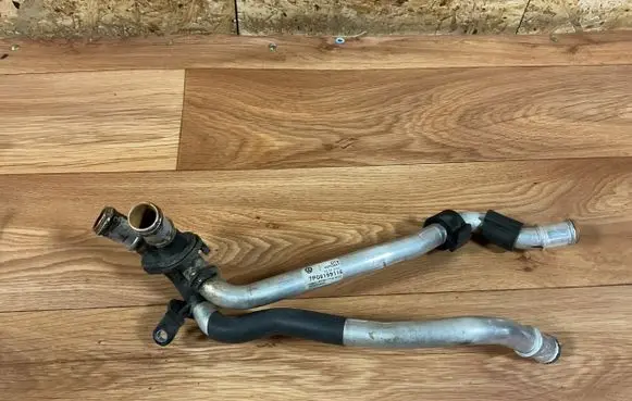 Volkswagen Touareg II Engine coolant pipe/hose 7P0819911E 22032014 AF03025405
