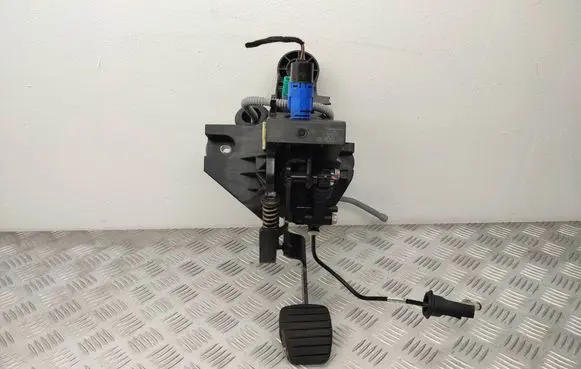 Renault Trafic III (X82) Clutch pedal 465039413R 308510938R