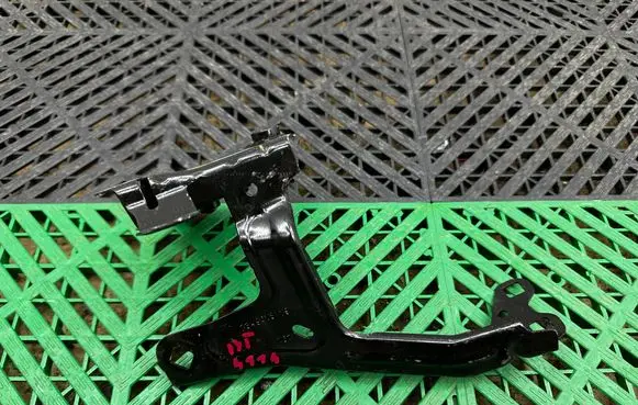 BMW 5 G30 G31 G38 Fender mounting bracket 7349618