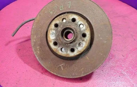 Front wheel hub spindle knuckle