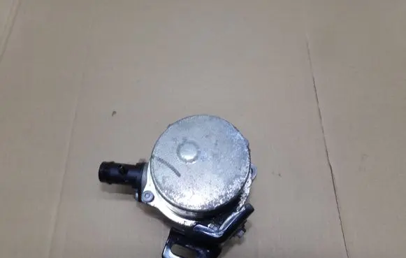 Renault Megane III Vacuum pump 