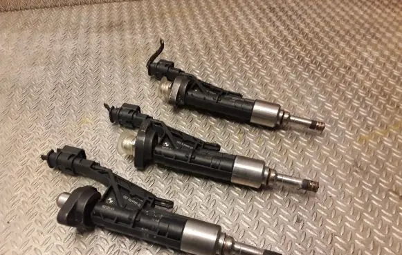 Mini One - Cooper F56 F55 Fuel injectors set 7639990