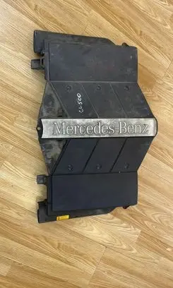 Mercedes-Benz CL C215 Air filter box A1120940004