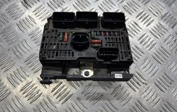 Peugeot 407 Fuse module 9656005580 S118983001H BSML0100