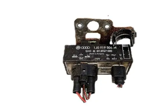 Volkswagen Golf IV Coolant fan relay 1J0919506M