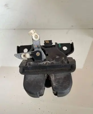 Audi A6 S6 C5 4B Tailgate/trunk/boot lock/catch/latch 4B9827505E
