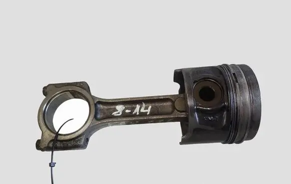 Nissan Qashqai Piston with connecting rod