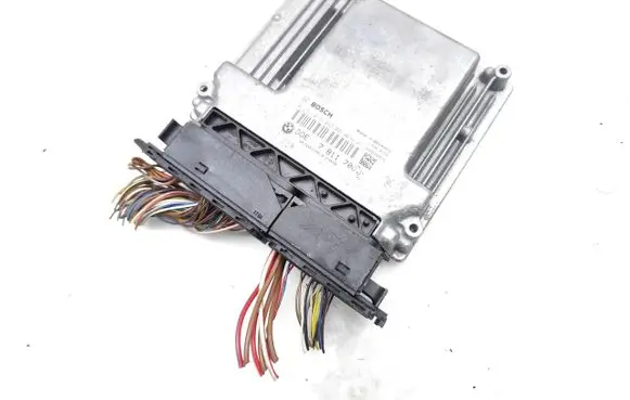 BMW 3 E90 E91 Engine control unit/module 7811700 0281015043