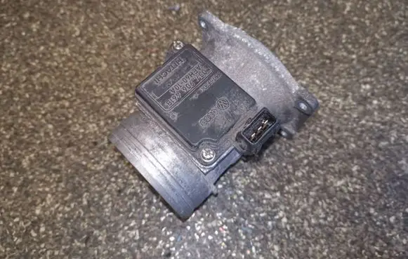 Audi A4 S4 B5 8D Mass air flow meter 037906461B