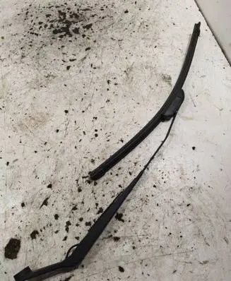 Suzuki XL7 I Front wiper blade arm