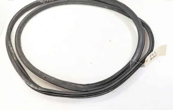 BMW 6 E63 E64 Seal rubber (tailgate) 7008802
