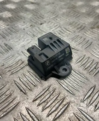BMW 3 F30 F35 F31 Glow plug pre-heat relay 8570087