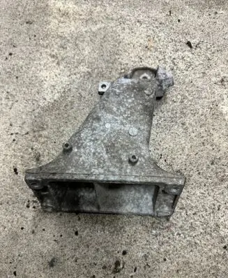 BMW 5 E39 Engine mounting bracket 6752648 01L141111 3629