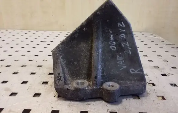 Opel Frontera B Engine mounting bracket