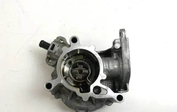Audi A4 S4 B8 8K Vacuum pump 06J145100G