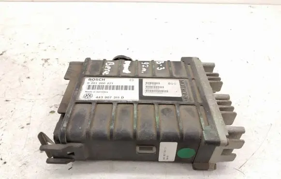 Volkswagen PASSAT B4 Engine control unit/module 443907311D 0261200271
