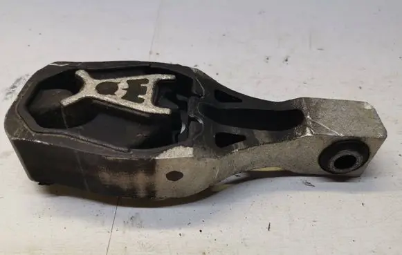 Peugeot 308 Engine mount bracket 9811786680 2248035744