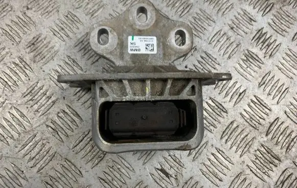 Mini Cooper Countryman F60 Engine mount bracket 6853449