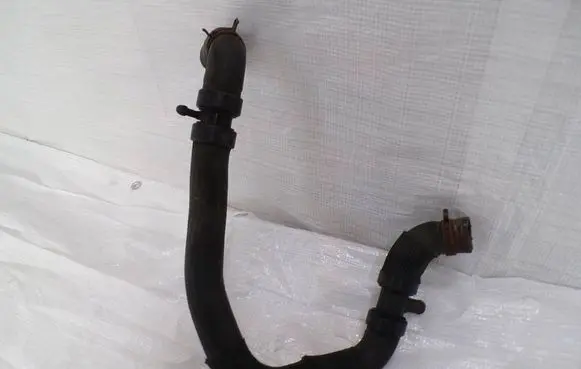 Opel Vivaro Engine coolant pipe/hose 275012747R