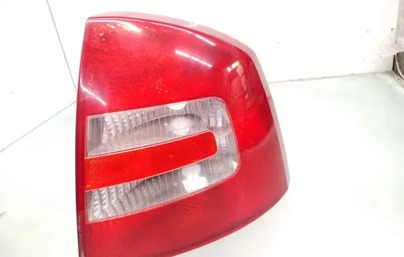 Skoda Octavia Mk2 (1Z) Rear/tail lights 1Z5945096A 1Z5945112A