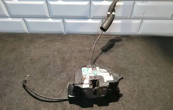 Renault Laguna III Front door lock 805010004R