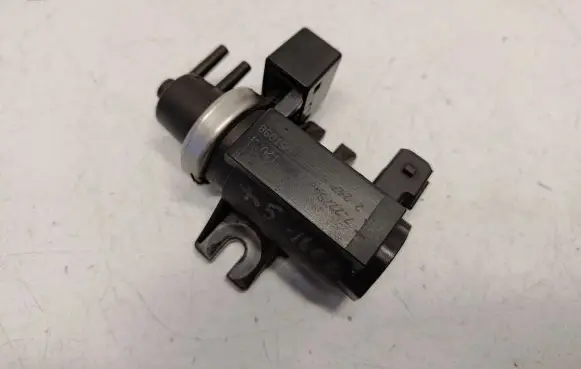 BMW 5 E60 E61 Valve vacuum 2247906 11742247906 11747796634