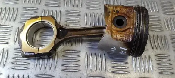 Piston with connecting rod