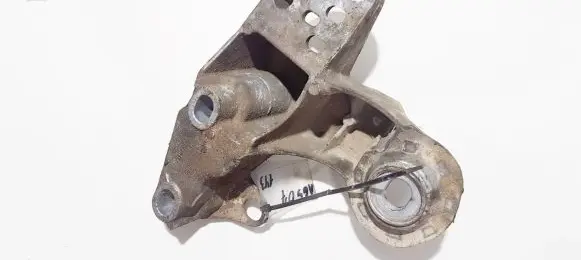 Volkswagen PASSAT B5 Engine mounting bracket 4b0199351b