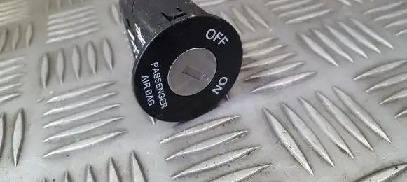 Passenger airbag on/off switch