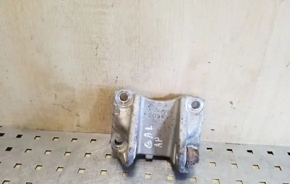 Honda CR-V Engine mounting bracket 90SWY