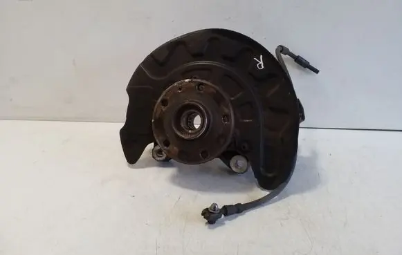 Volkswagen PASSAT B8 Front wheel hub 5Q0407258C