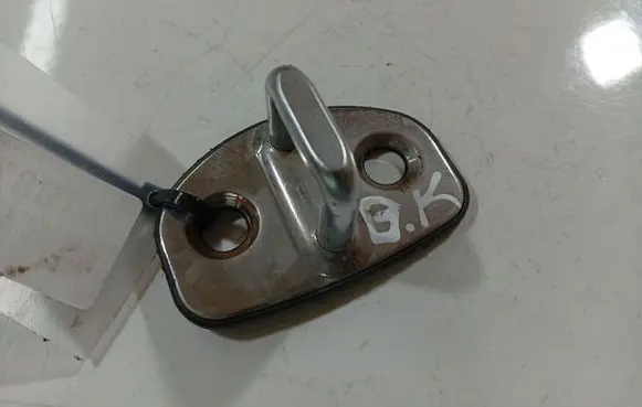 Skoda Roomster (5J) Front door lock loop/hook striker 6Y0837033C