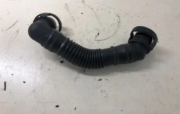 Volkswagen PASSAT B6 Breather hose/pipe 03L103493